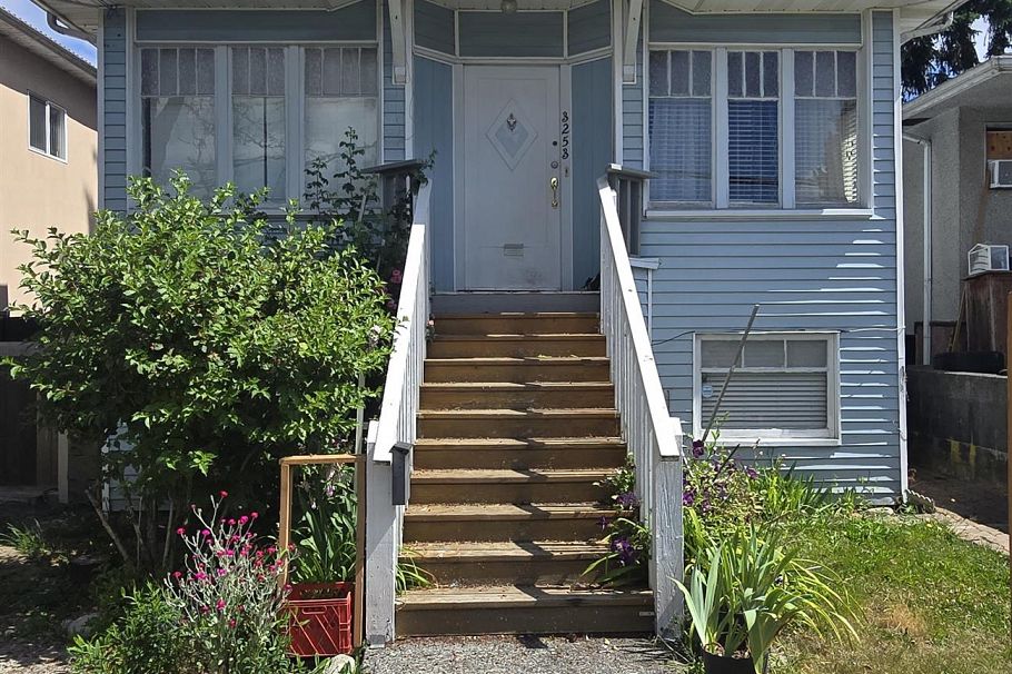 3253 School Avenue Vancouver, BC - 1