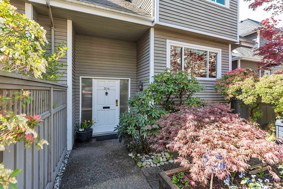 304 223 E Keith Road North Vancouver, BC - 1