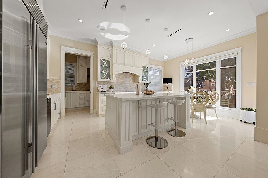 3676 W 28th Avenue Vancouver, BC - 9