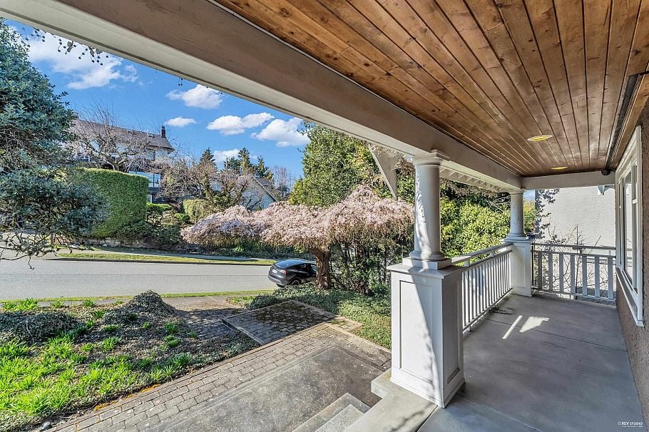 4389 Locarno Crescent Vancouver, BC - 3