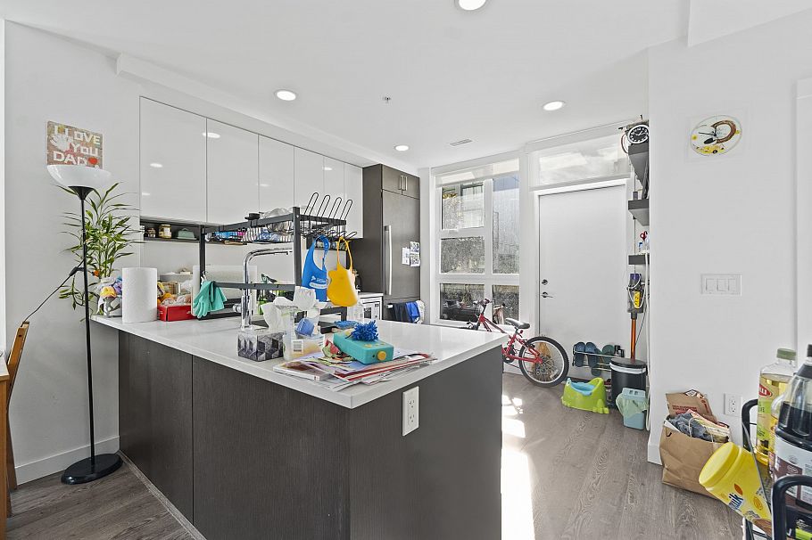 190 W 63rd Avenue Vancouver, BC - 5