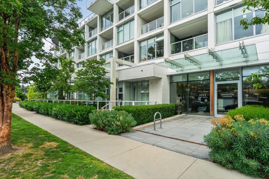 906 2221 E 30th Avenue Vancouver, BC - 1
