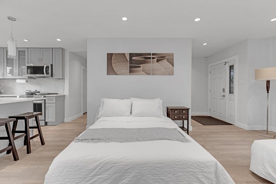 409 W 27th Street North Vancouver, BC - 20