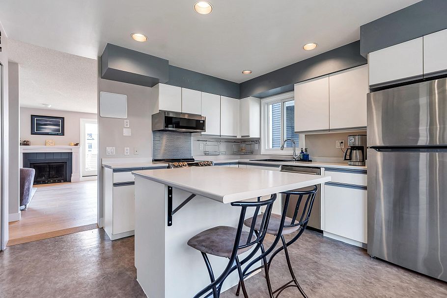 304 223 E Keith Road North Vancouver, BC - 13