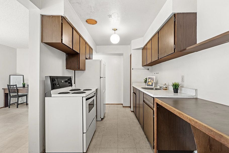 122 3461 East 49th Avenue Vancouver, BC - 7
