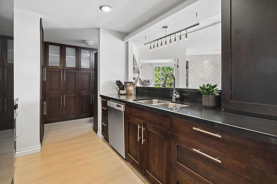 301 1502 Island Park Walk Vancouver, BC - 14