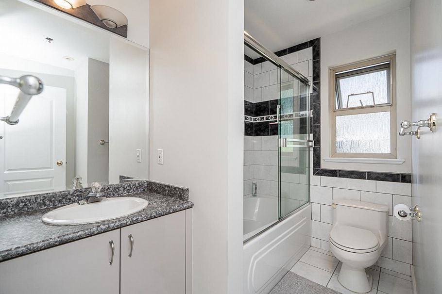 732 W 26th Avenue Vancouver, BC - 26