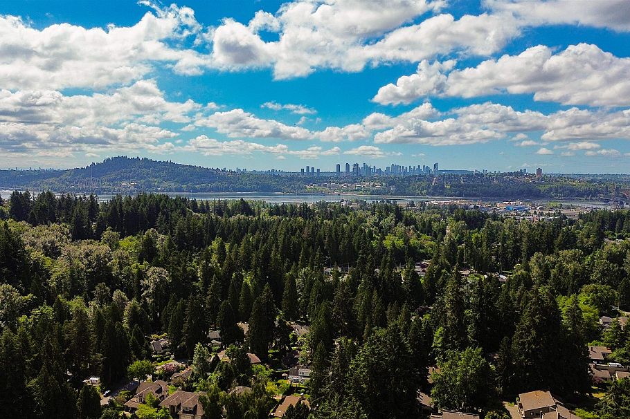 1139 Heritage Boulevard North Vancouver, BC - 39