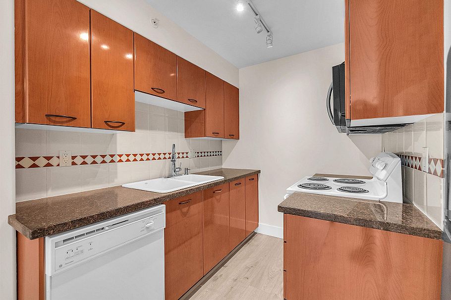 403 1818 West 6th Avenue Vancouver, BC - 7