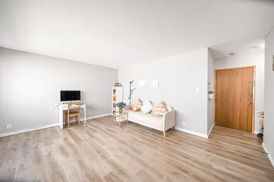 108 8622 Selkirk Street Vancouver, BC - 4