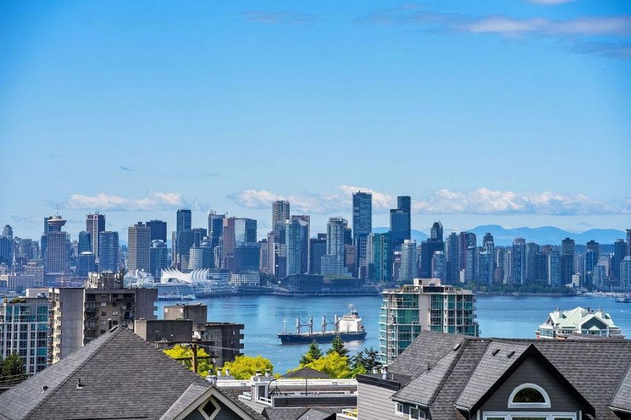 1 230 E Keith Road North Vancouver, BC - 22