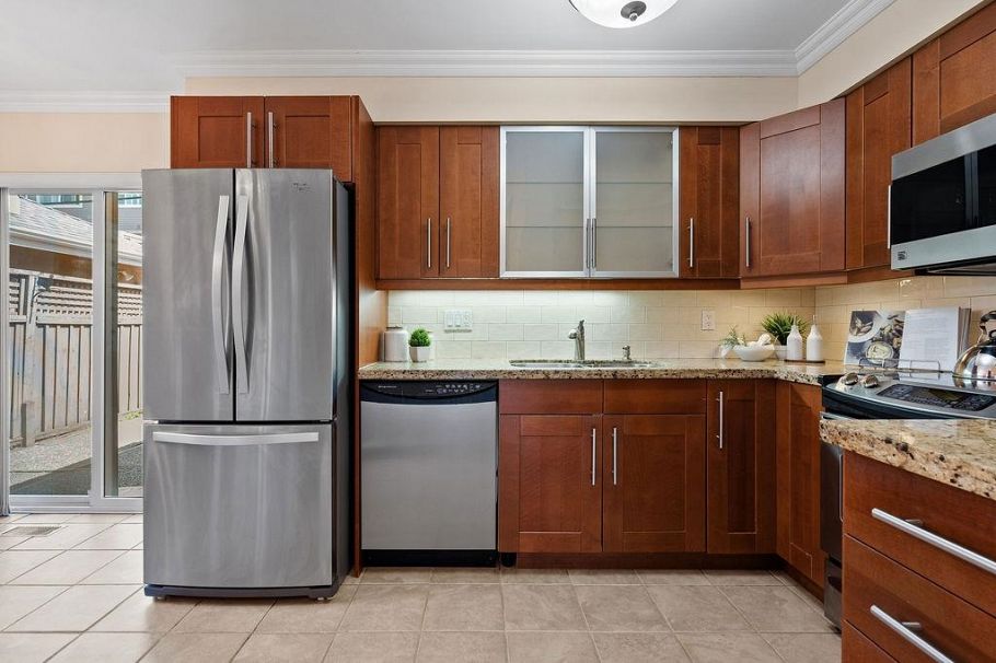 1 230 E Keith Road North Vancouver, BC - 7