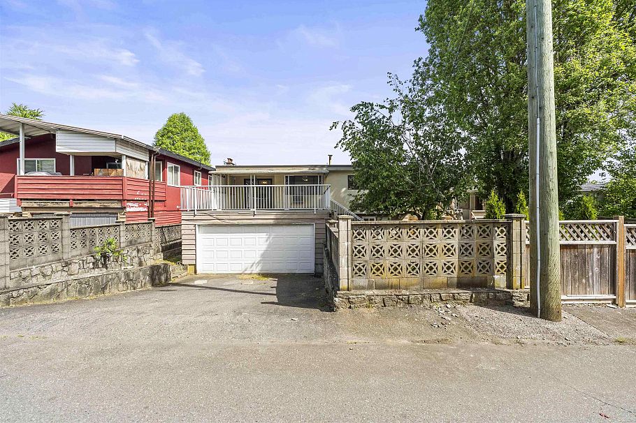 2514 E 49th Avenue Vancouver, BC - 18