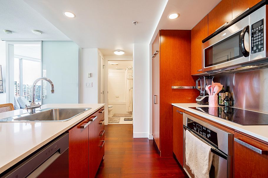 2206 1255 Seymour Street Vancouver, BC - 3
