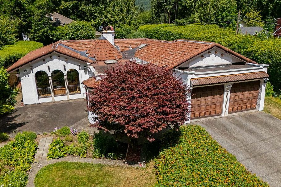 1110 Handsworth Road North Vancouver, BC - 1