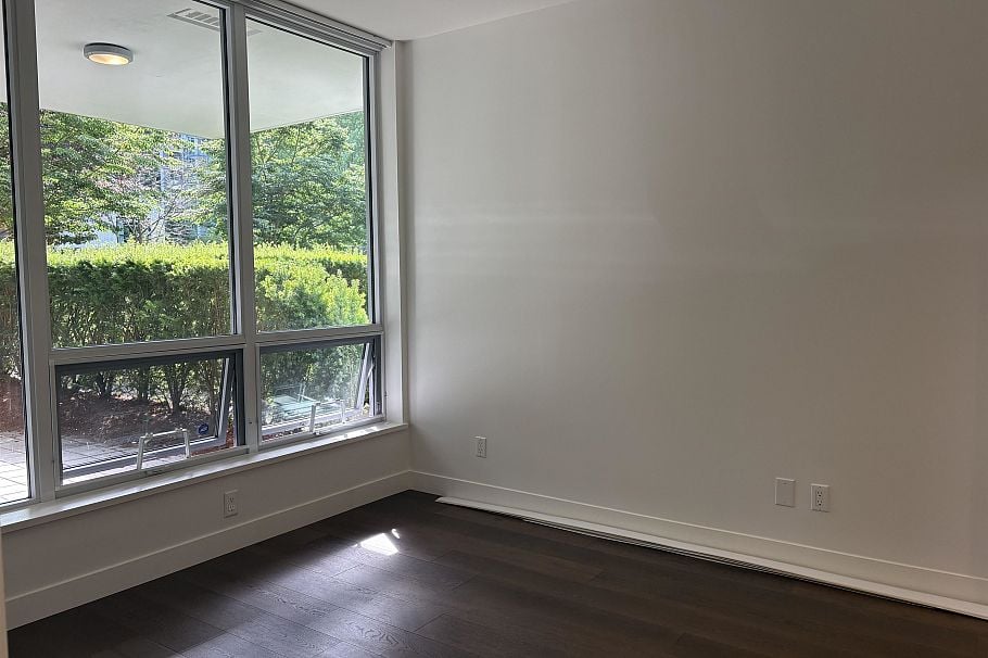 110 5728 Berton Avenue Vancouver, BC - 5