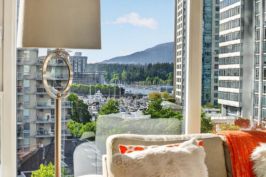 702 1205 W Hastings Street Vancouver, BC - 2