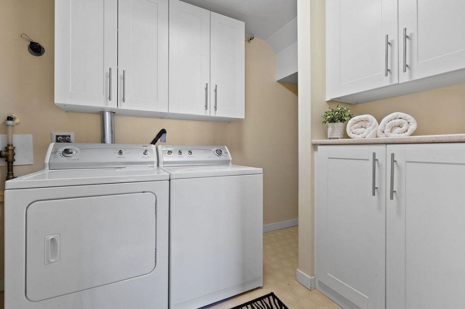 1 230 E Keith Road North Vancouver, BC - 25