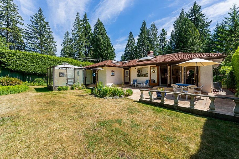 1110 Handsworth Road North Vancouver, BC - 25