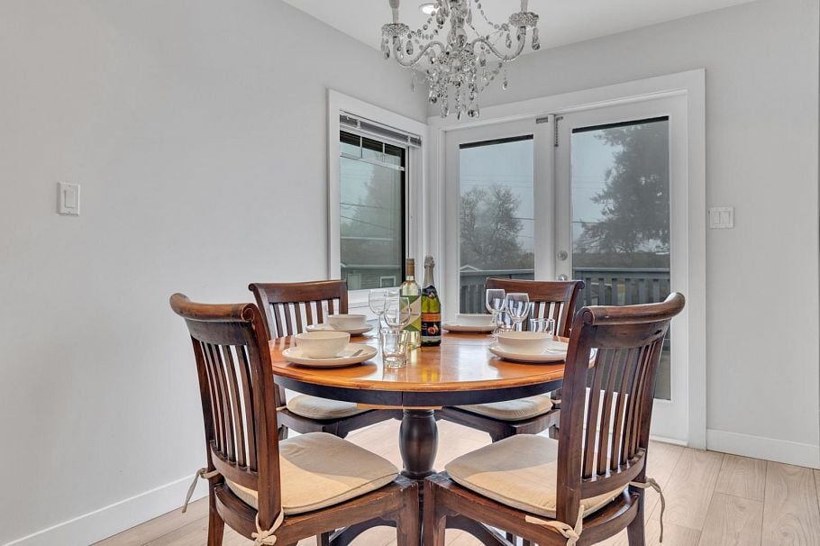 409 W 27th Street North Vancouver, BC - 9