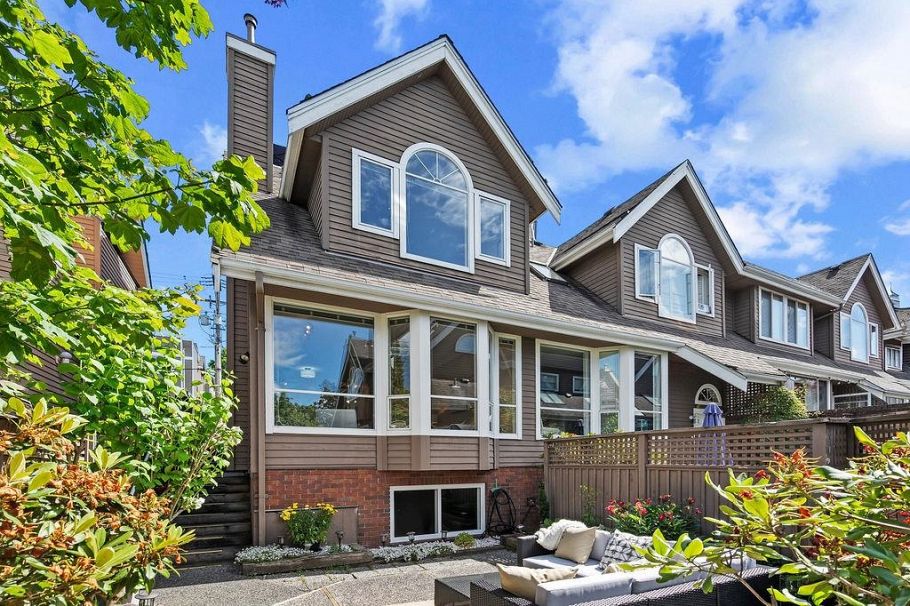 1 230 E Keith Road North Vancouver, BC - 1