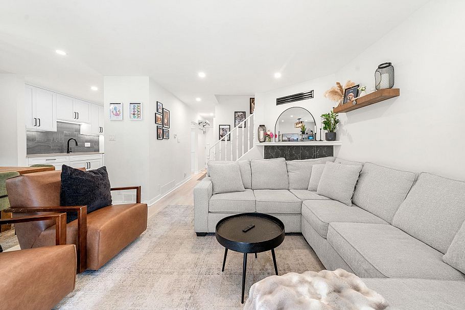 1206 Premier Street North Vancouver, BC - 12