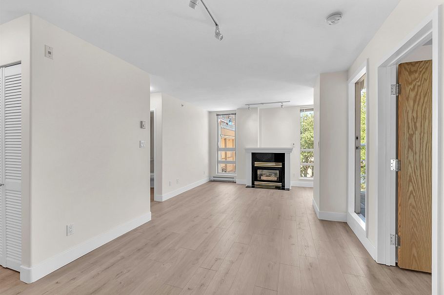 403 1818 West 6th Avenue Vancouver, BC - 3