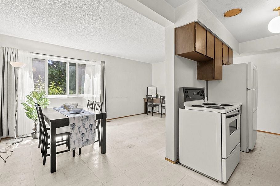 122 3461 East 49th Avenue Vancouver, BC - 3