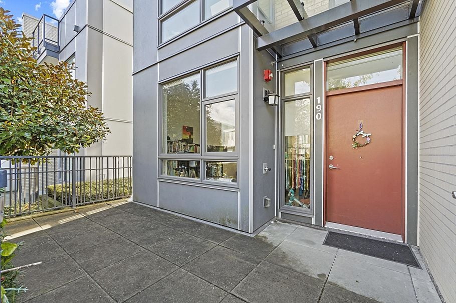 190 W 63rd Avenue Vancouver, BC - 2