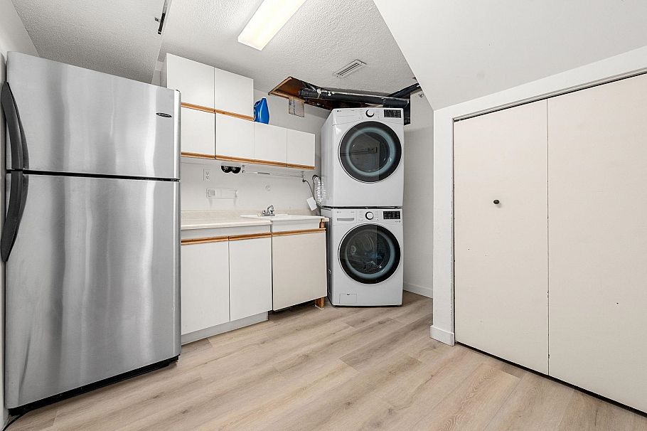 1206 Premier Street North Vancouver, BC - 26