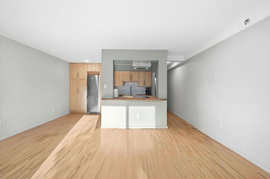 104 1549 Kitchener Street Vancouver, BC - 2