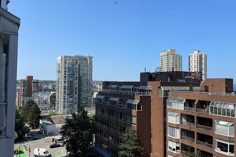 809 1330 Hornby Street Vancouver, BC - 4
