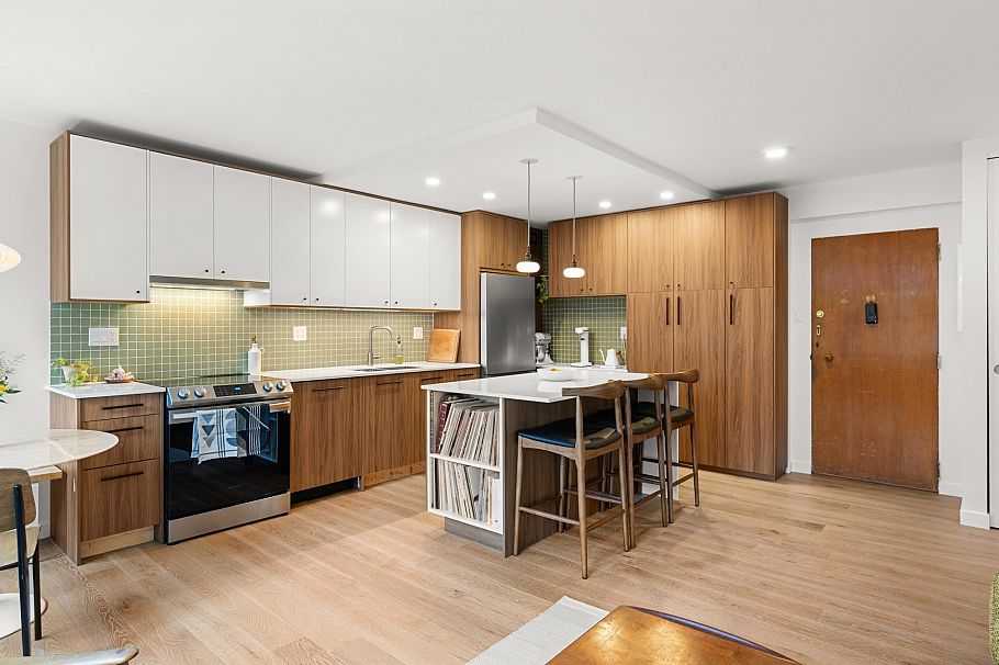 320 1445 Marpole Avenue Vancouver, BC - 4