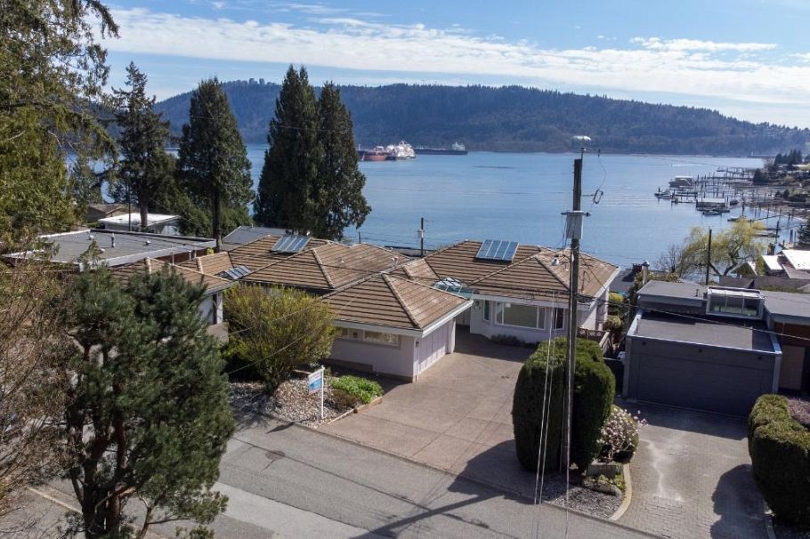4493 Epps Avenue North Vancouver, BC - 4
