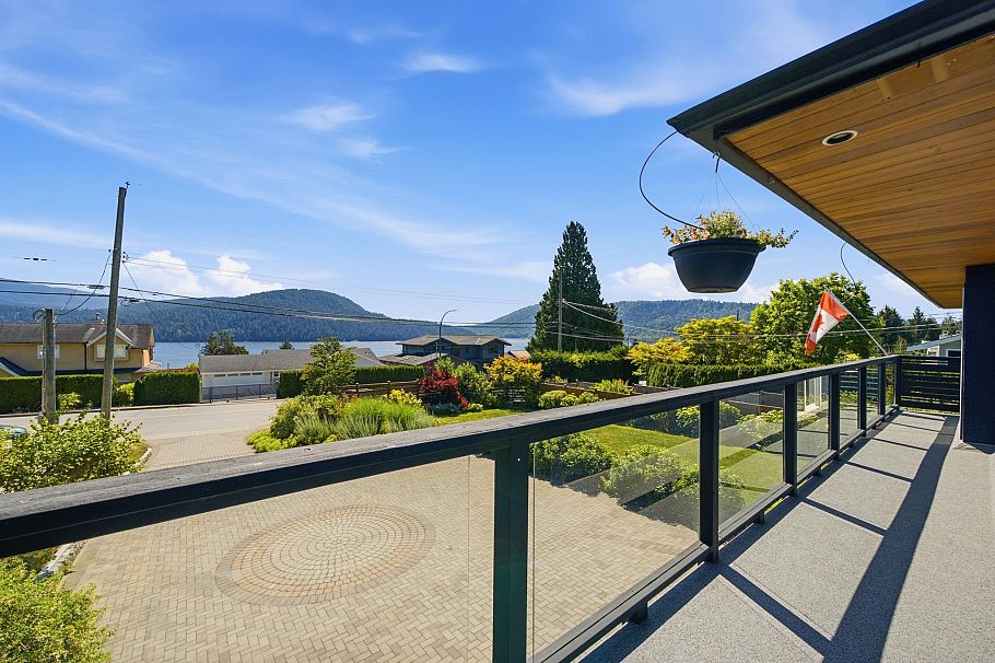 575 N Dollarton Highway North Vancouver, BC - 3