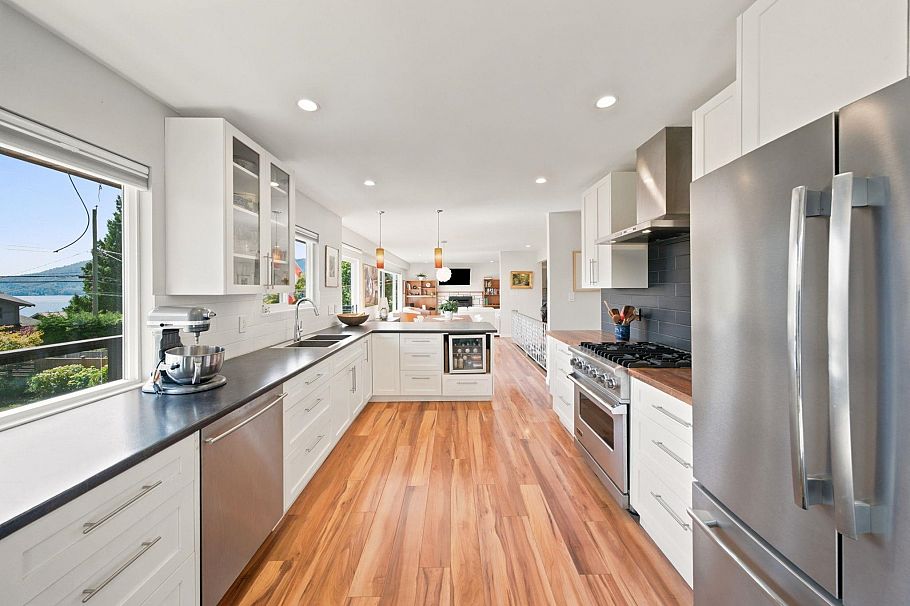 575 N Dollarton Highway North Vancouver, BC - 9