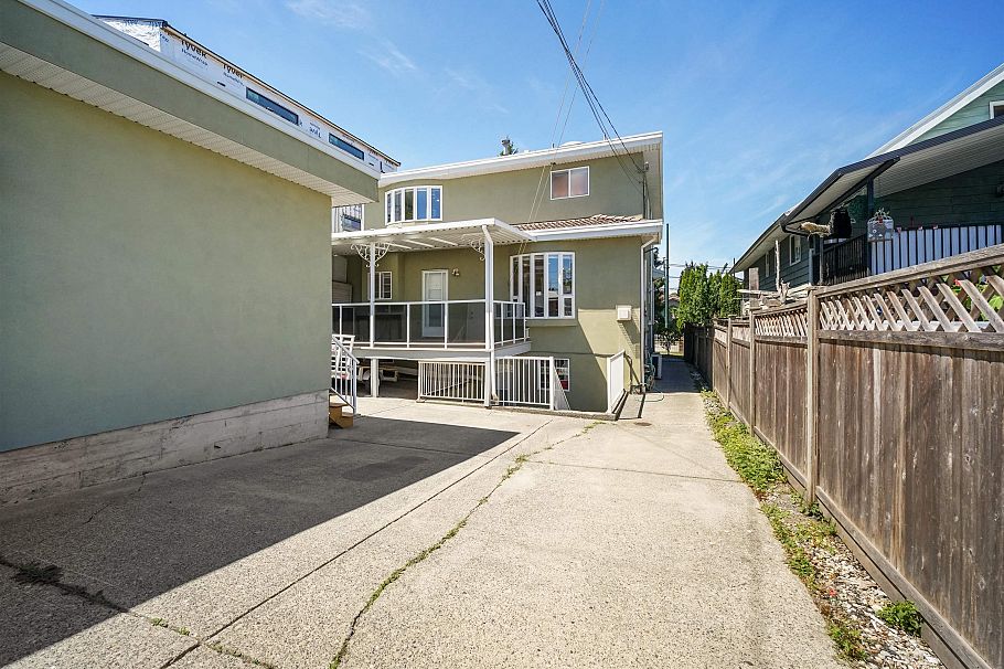 3978 Victoria Drive Vancouver, BC - 37