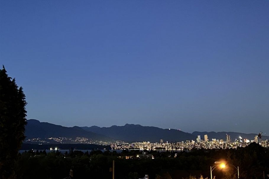 3974 W 10th Avenue Vancouver, BC - 38