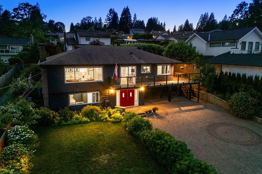 575 N Dollarton Highway North Vancouver, BC - 30
