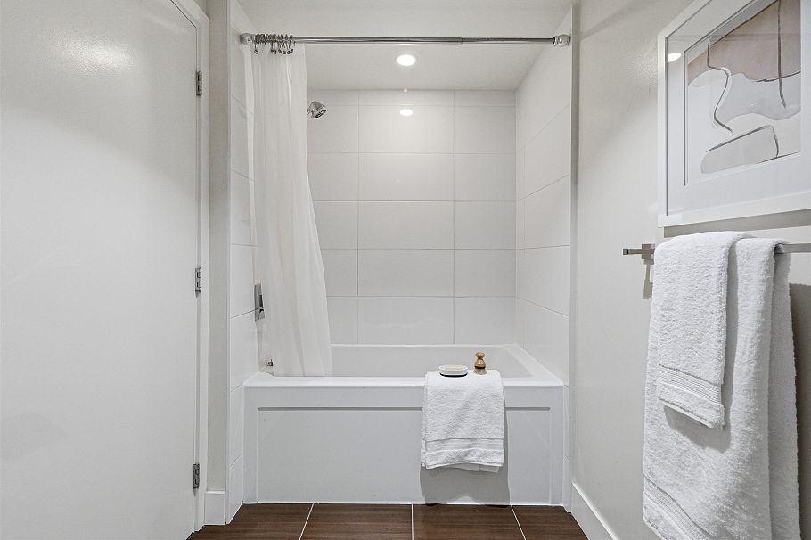 205 158 W 13th Street North Vancouver, BC - 24