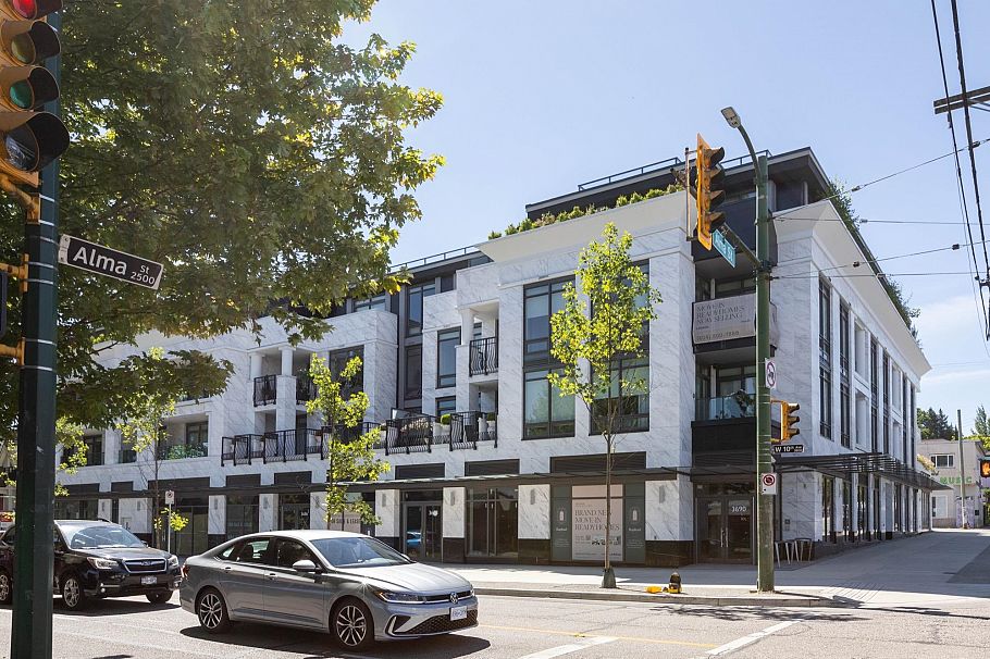 310 3668 W 10th Avenue Vancouver, BC - 2