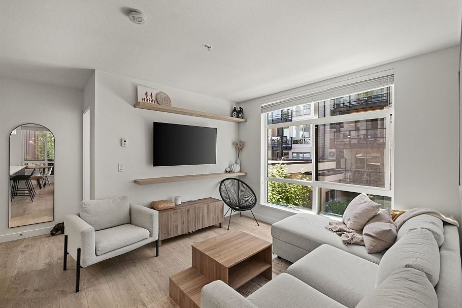 209 128 E 8th Street North Vancouver, BC - 4