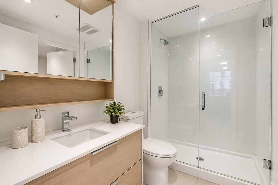 212 1661 Quebec Street Vancouver, BC - 9
