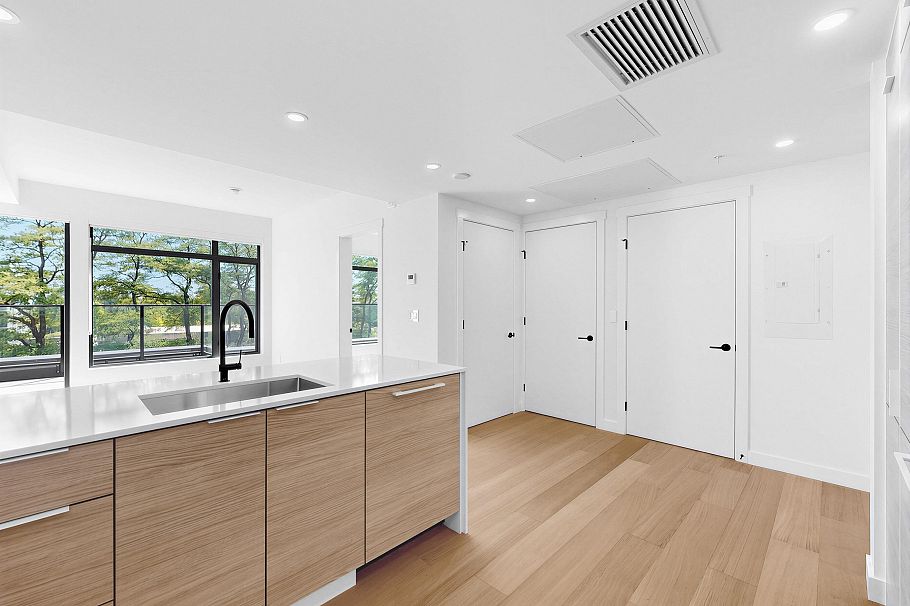504 6485 Manitoba Street Vancouver, BC - 5