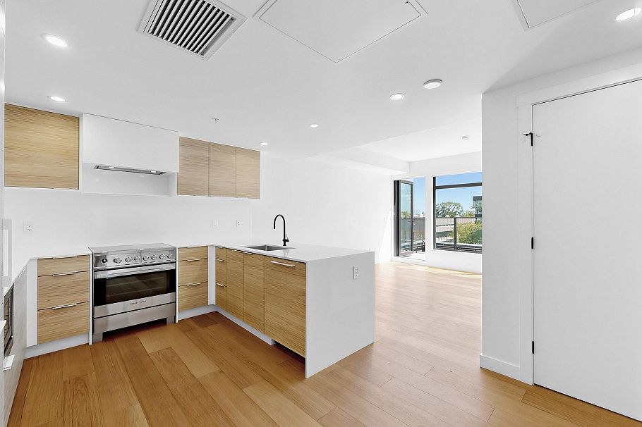 504 6485 Manitoba Street Vancouver, BC - 1