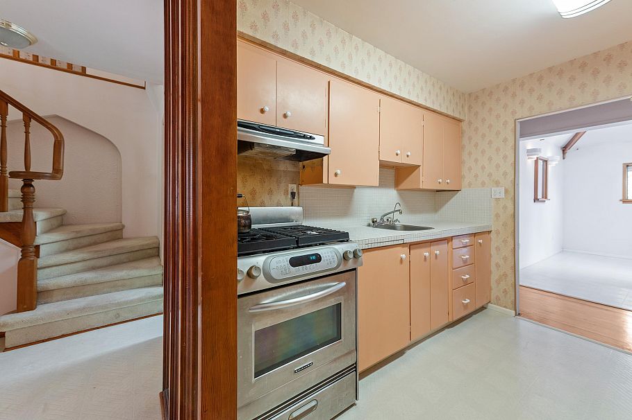2495 Lauralynn Drive North Vancouver, BC - 23