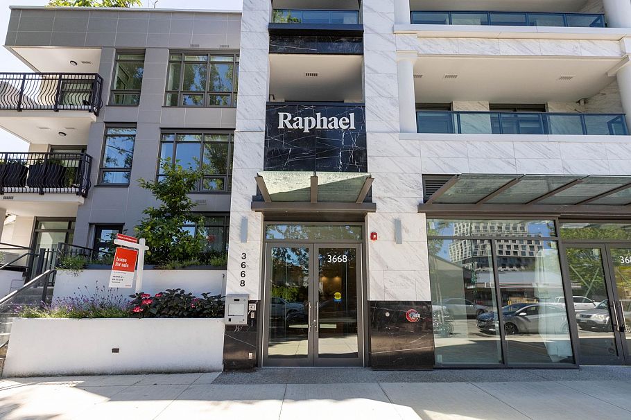 310 3668 W 10th Avenue Vancouver, BC - 1