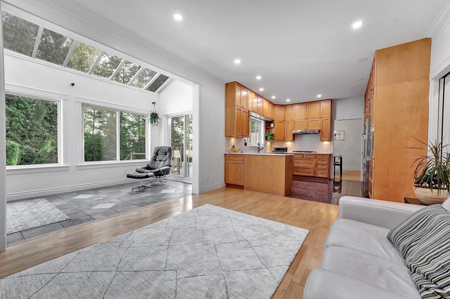 425 Tempe Crescent North Vancouver, BC - 25