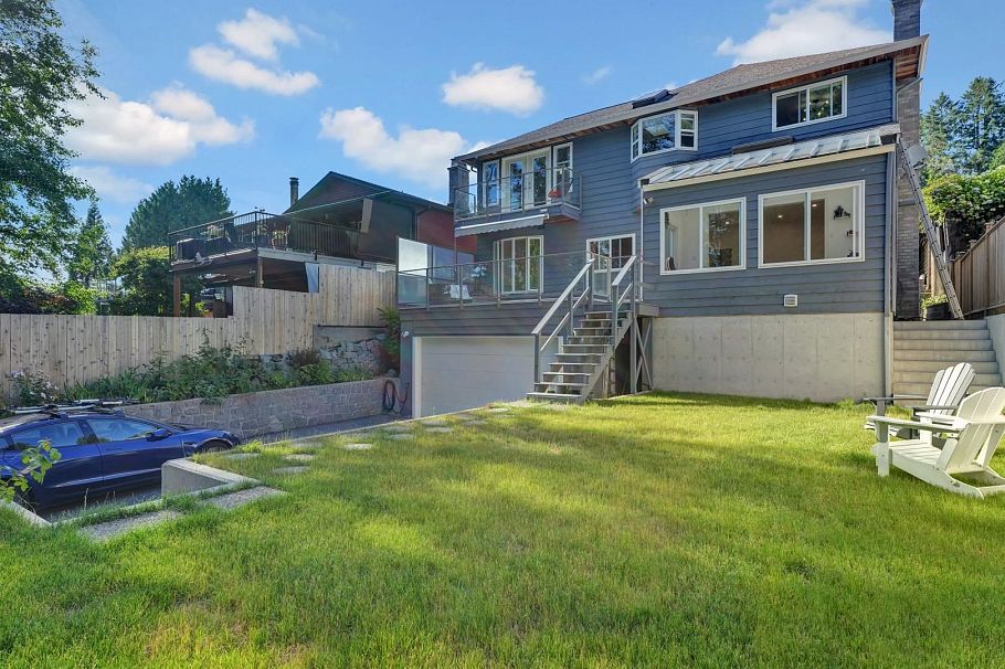 425 Tempe Crescent North Vancouver, BC - 2