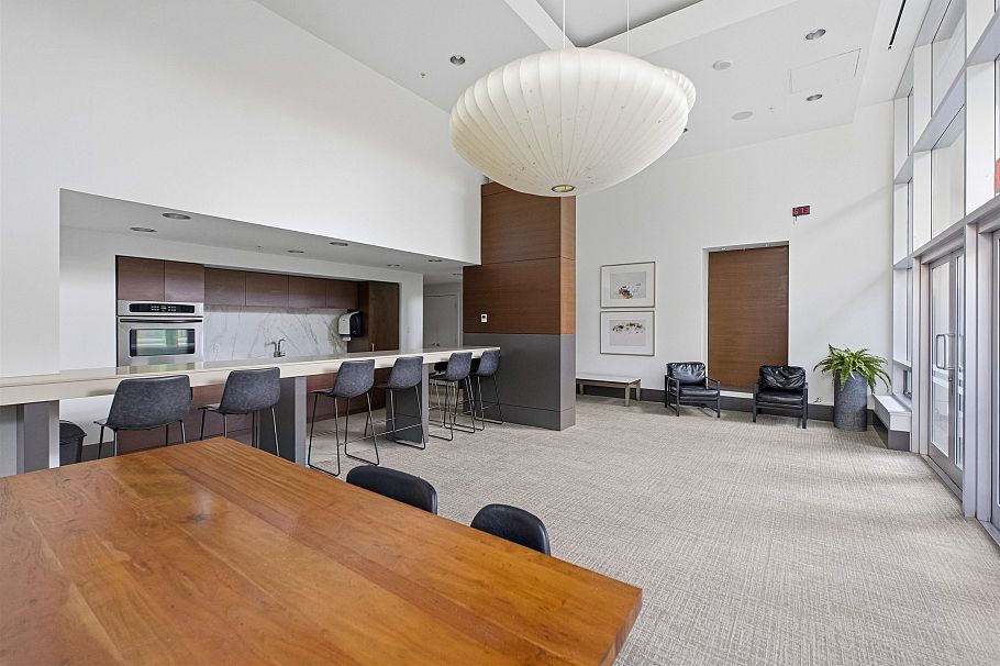 205 158 W 13th Street North Vancouver, BC - 32